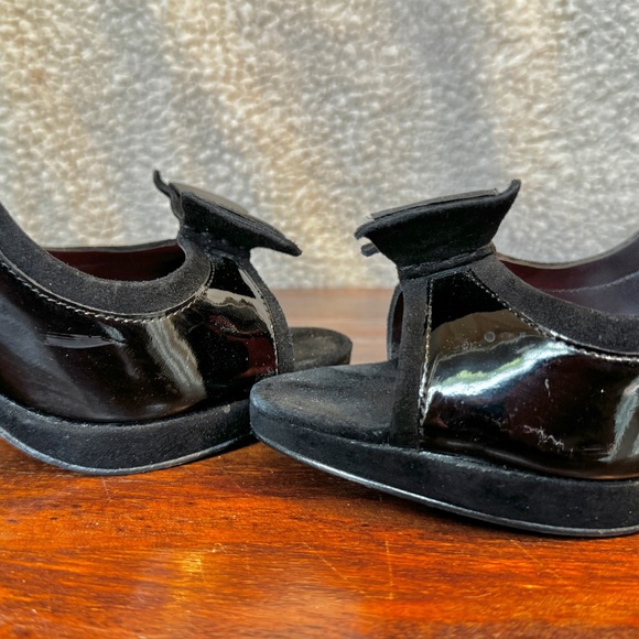 Charles Jourdan Paris black, patent leather stiletto heels. Size 9. - Picture 7 of 10